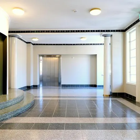 Forenom Serviced Toeoeloe Apartment Helsinki